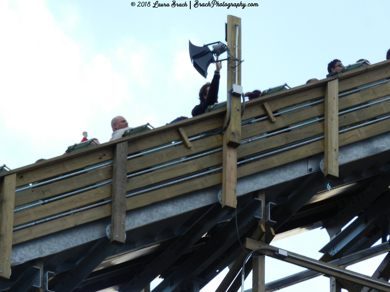 Twisted Timbers train going up the lift hill.