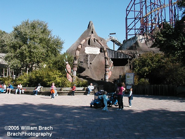 Entrance to Volcano's queue.