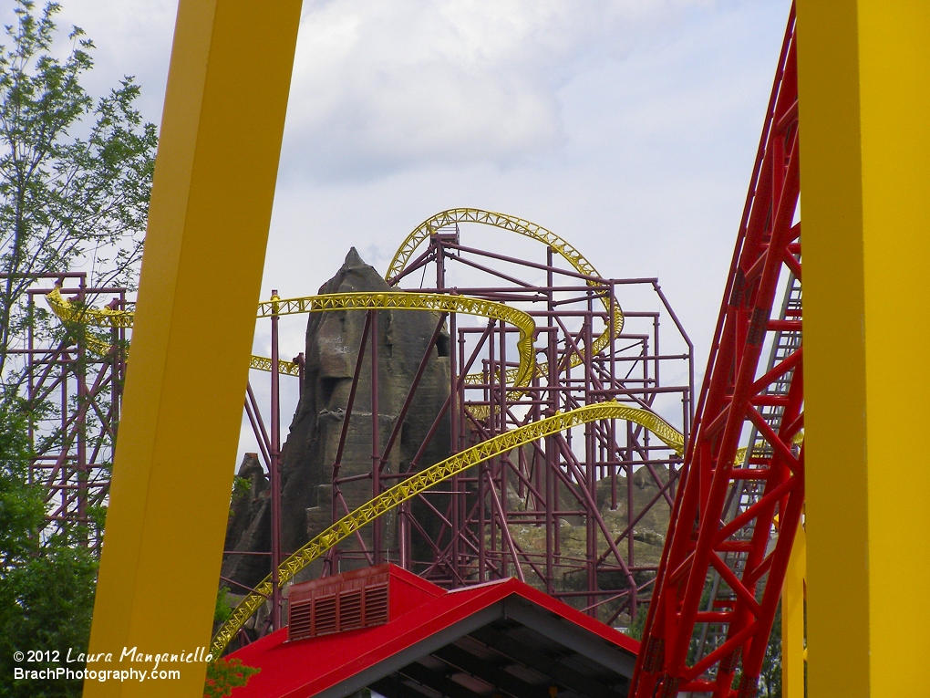 Volcano through Intimidator 305's supports.