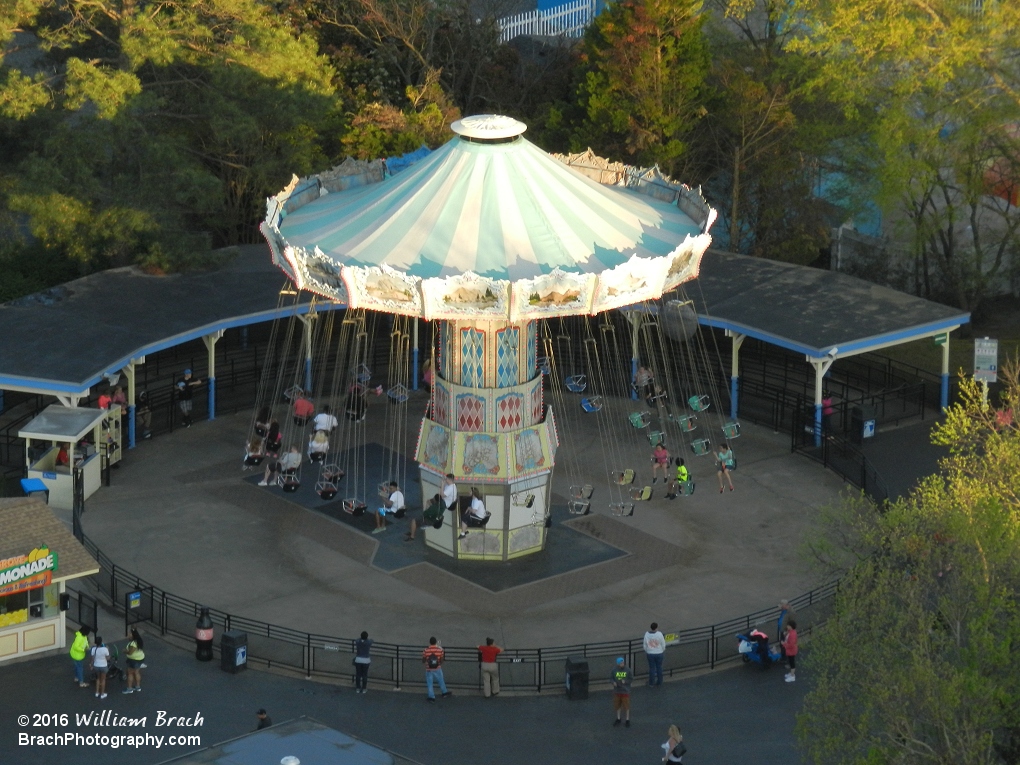 Classic wave swinger ride at Kings Dominion.