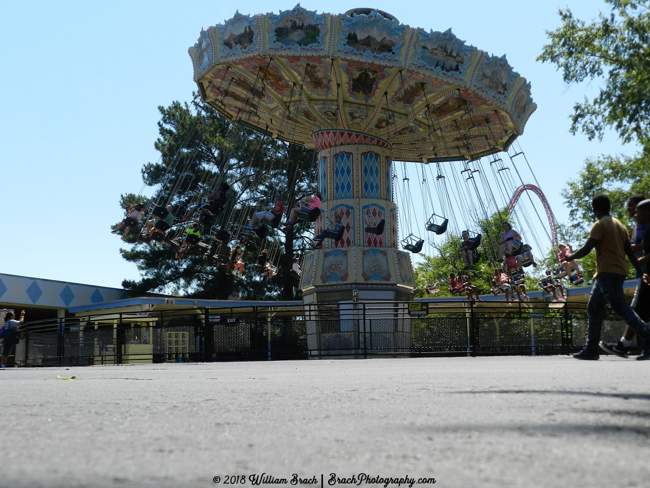 Wave Swinger in full motion.