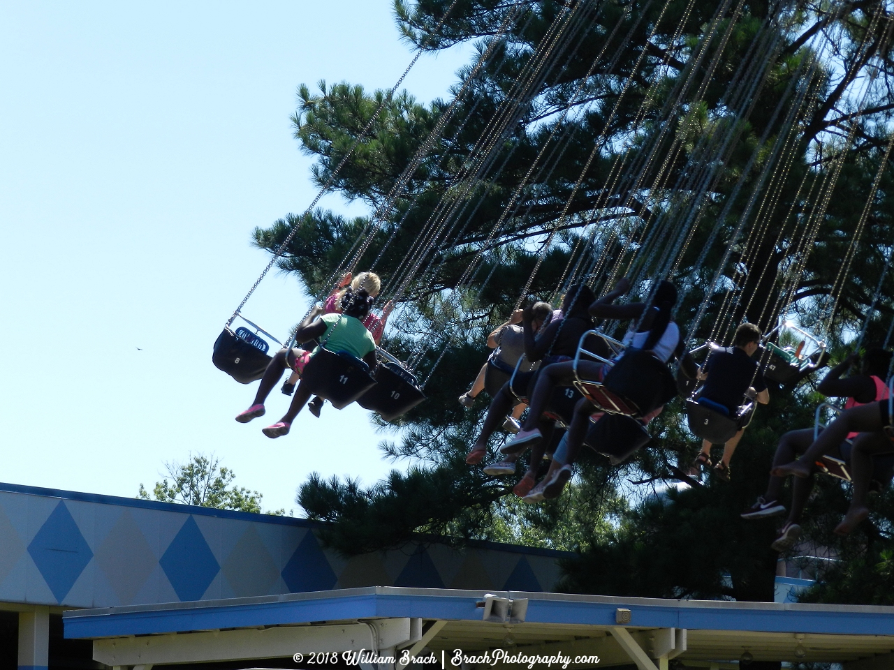 Wave Swinger in full motion.