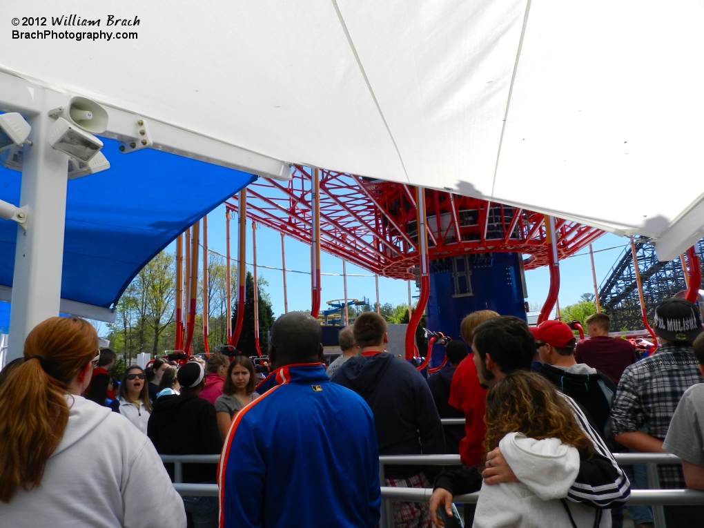 Due to WindSeeker's high capacity, the queue line moves rather quickly.  If the queue is at the entrance, you have at best a 15-20 minute wait for your ride.