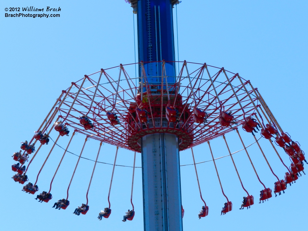 WindSeeker chairs slowly coming back to the ground.