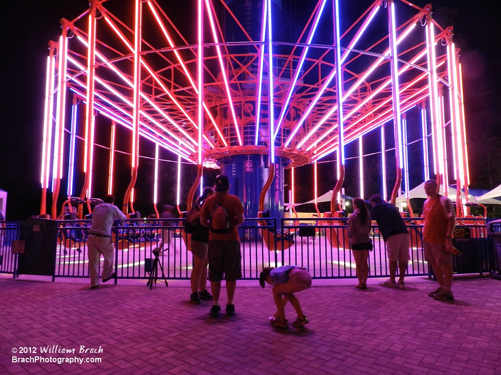 Each arm is loaded with colro changing LEDs which leads to a very impressive light show while the ride is in motion at night!