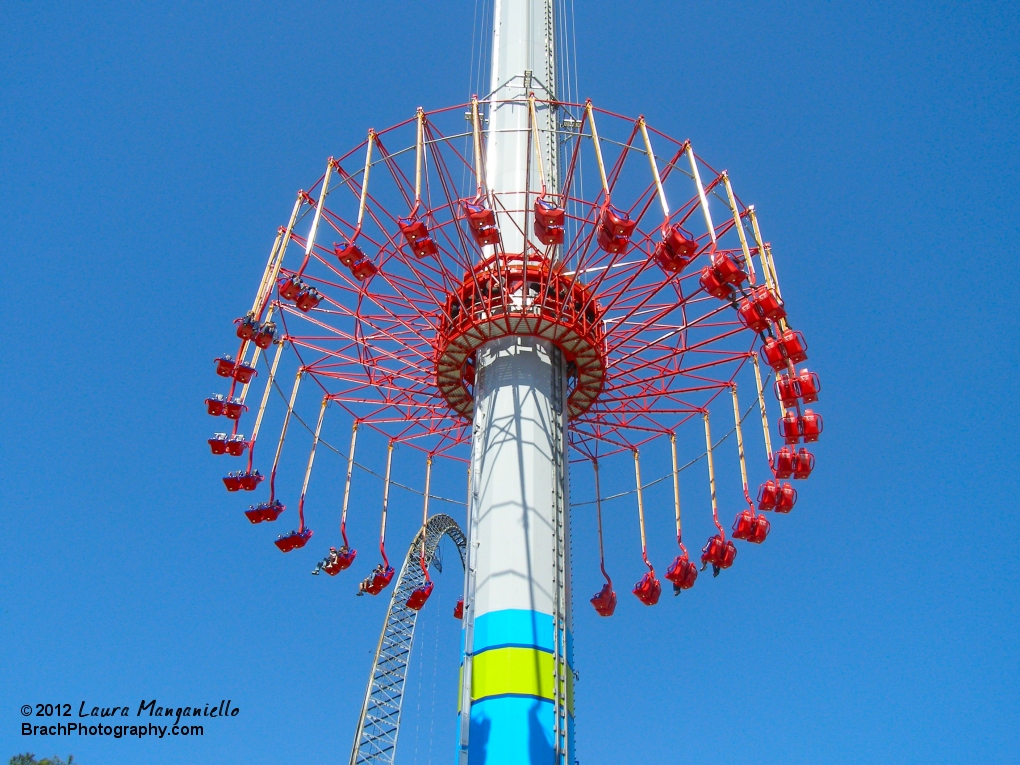 WindSeeker gondola returning to the station.