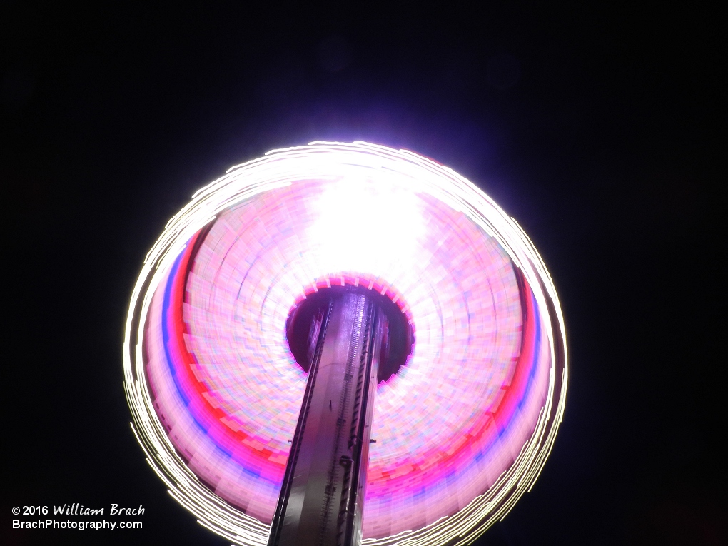 WindSeeker lowering the gondola back down to the station.