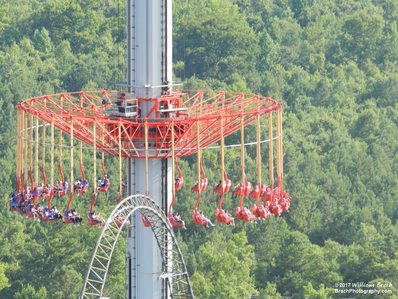 WindSeeker gondola being lowered back to the station.