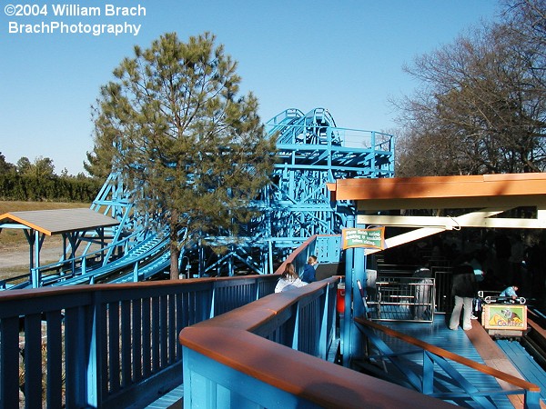 General view of the station and some of the ride form the queue line.