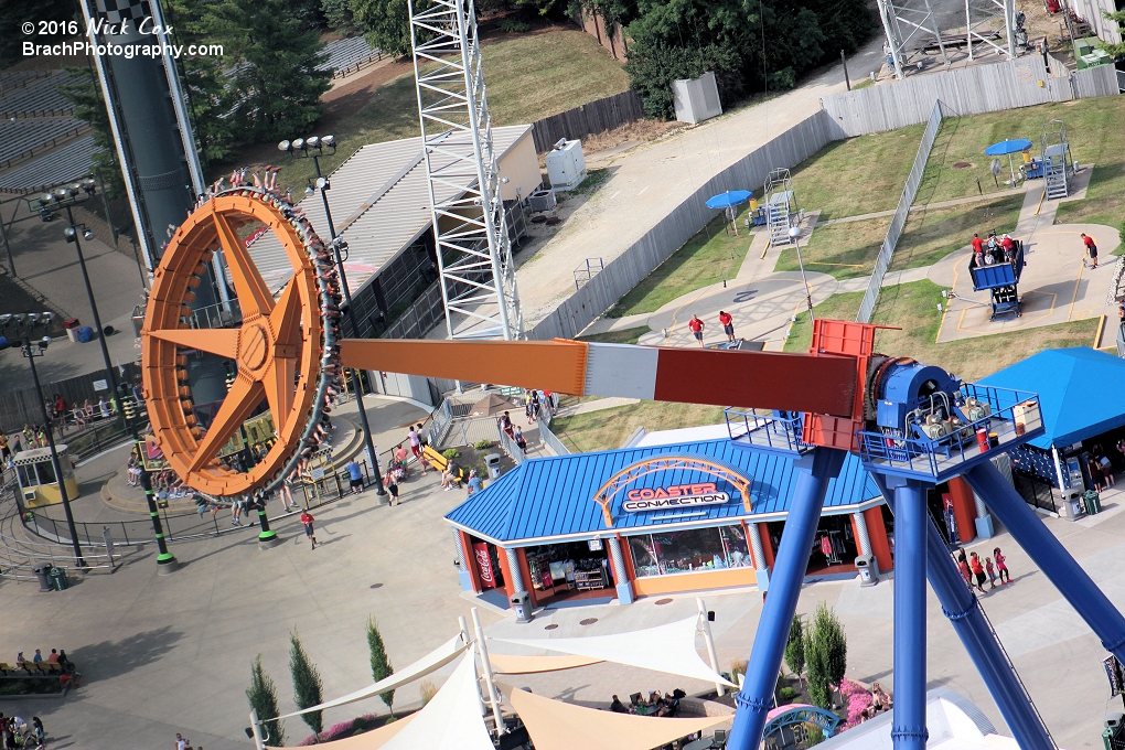 A shot of the whole pendulum.