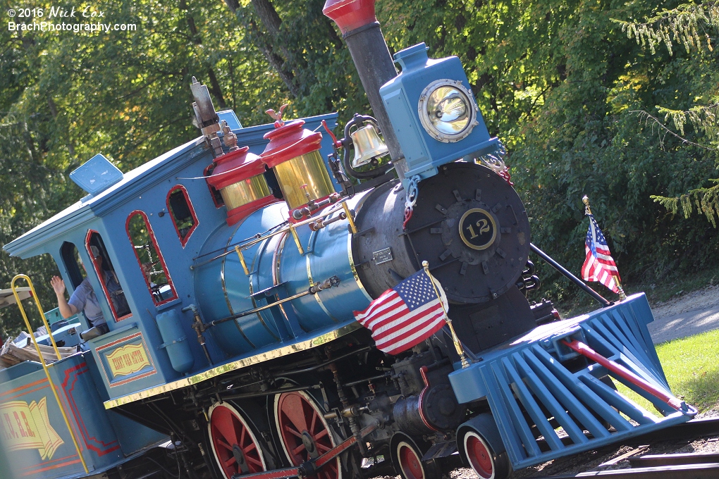 The locomotive taking its journey around the forest of KI.