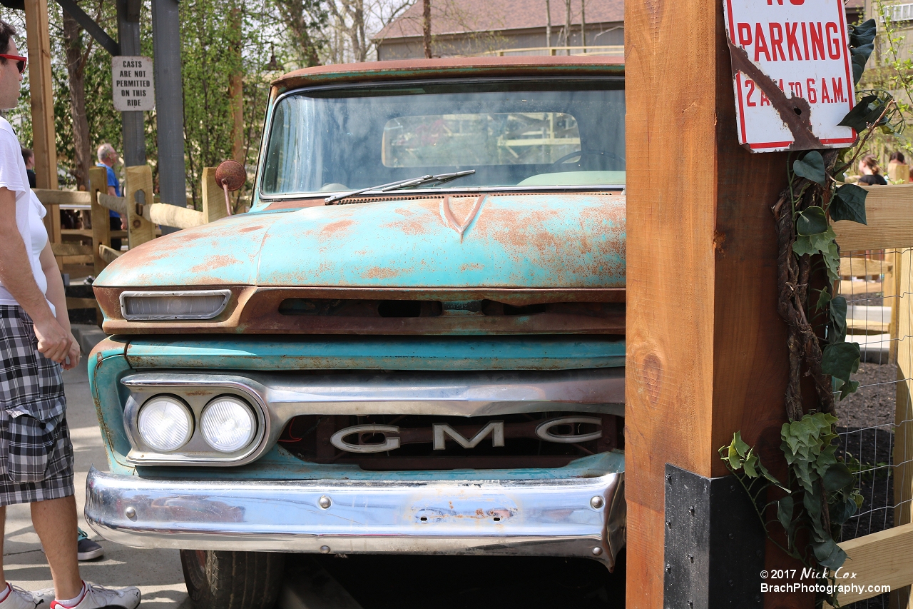 Decorations outside the ride.