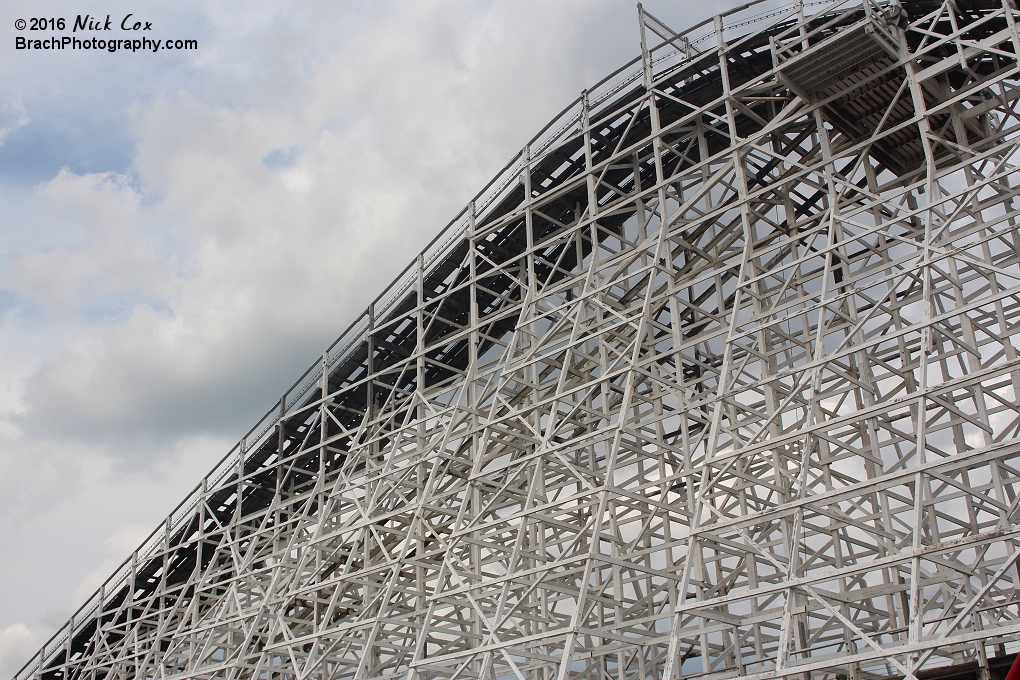 The lift hill's structure.