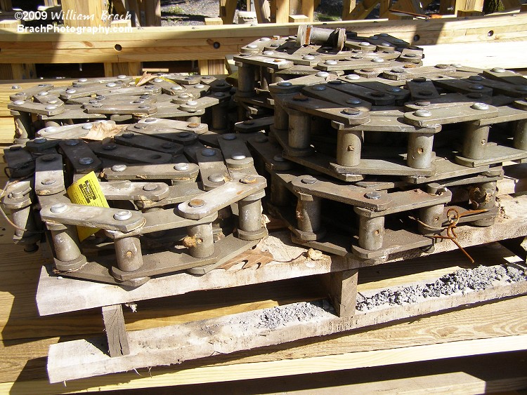 Close up view of a lift hill chain.