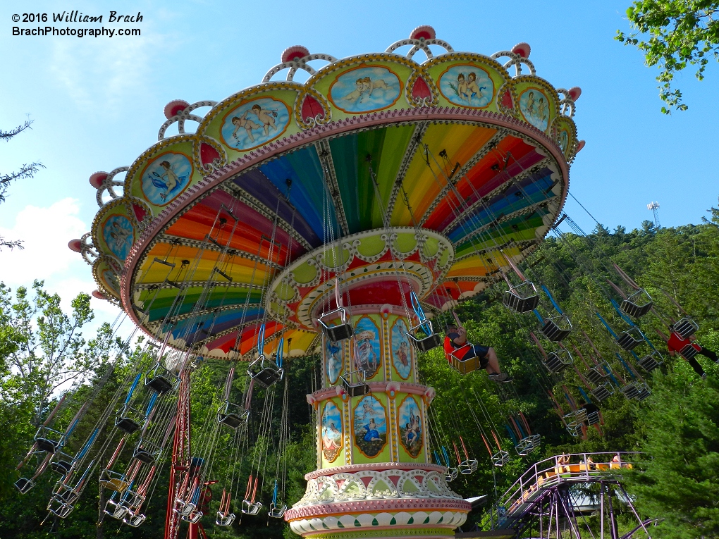 Lovely colors for a wave swinger ride.