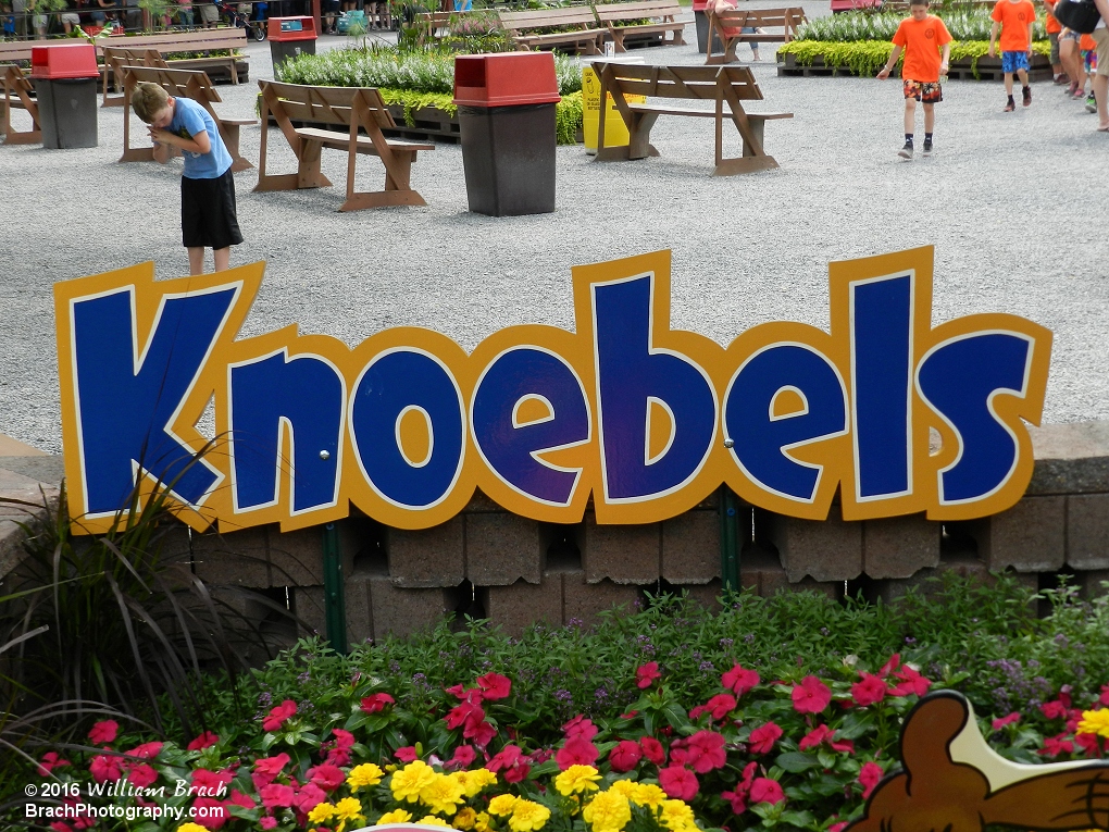 Knoebels sign attached to the flowerbed.