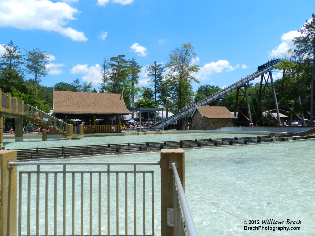 Overview of most of the ride with the blue boat going up the lift.