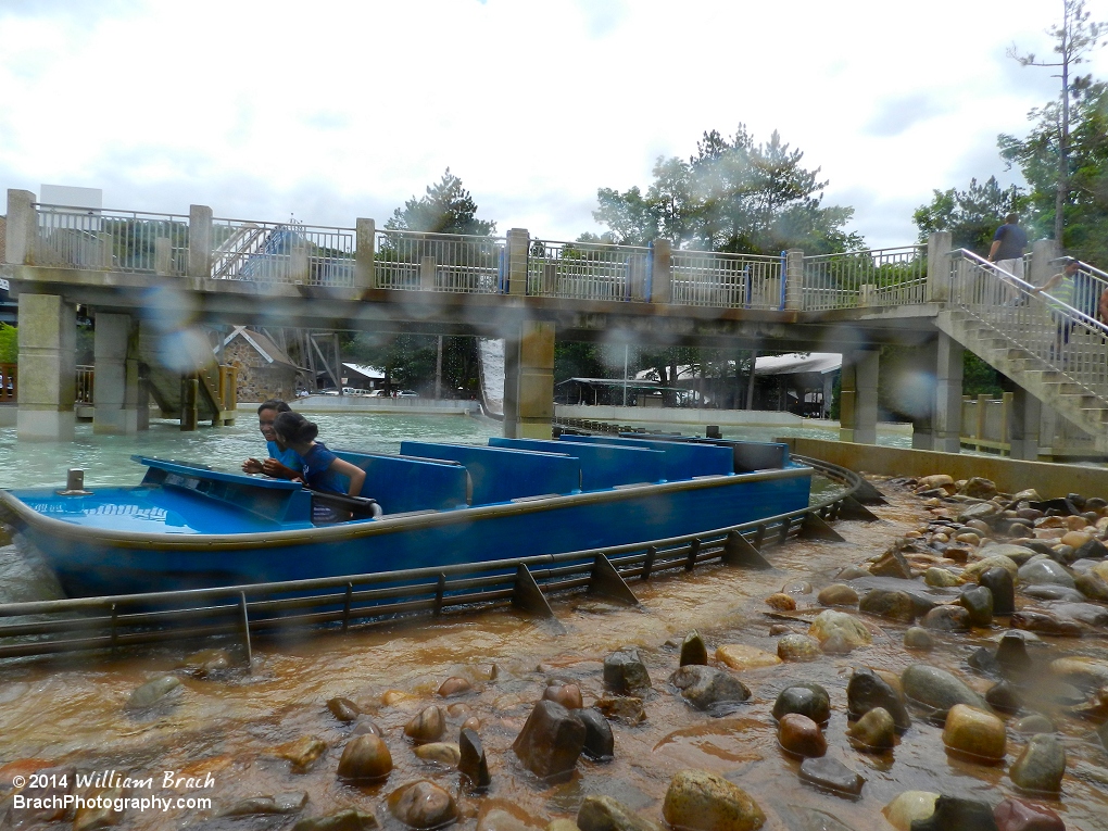 The blue boat on Skloosh after splashdown.