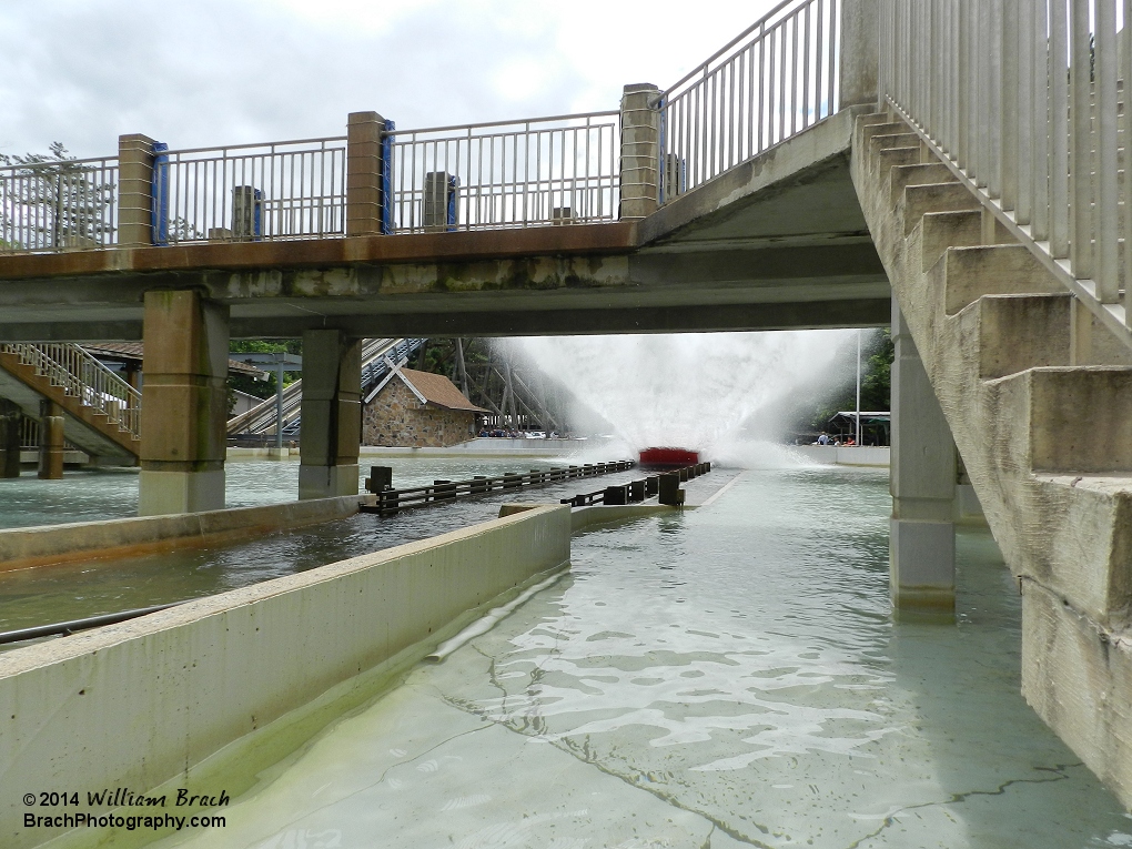 Another boat splashes down on Skloosh.