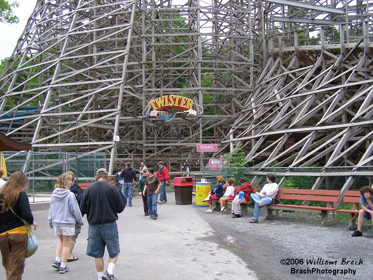 Entrance to Twister's queue.