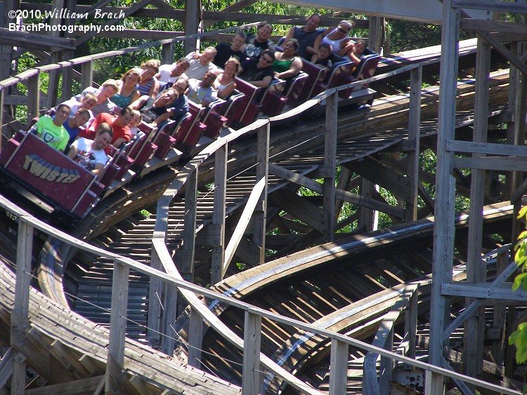 Purple train running through the helix.  Not a single hand is up in the air here.  Unbelieveable.