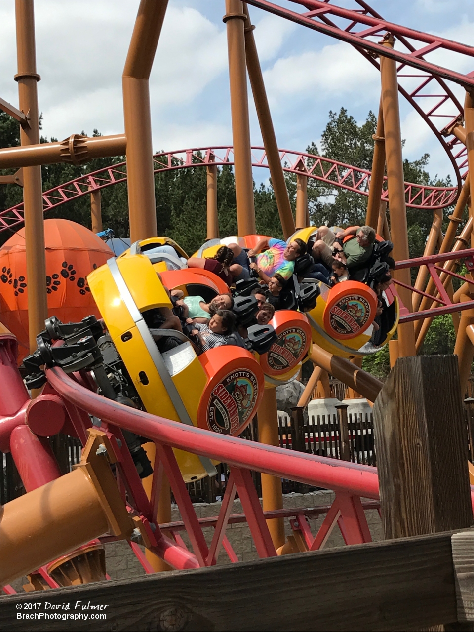 Free spinning cars with four riders, back to back of each other.