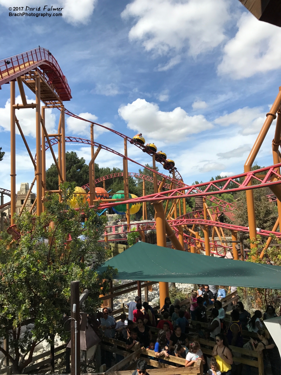 Sierra Sidewinder train going down the first drop.