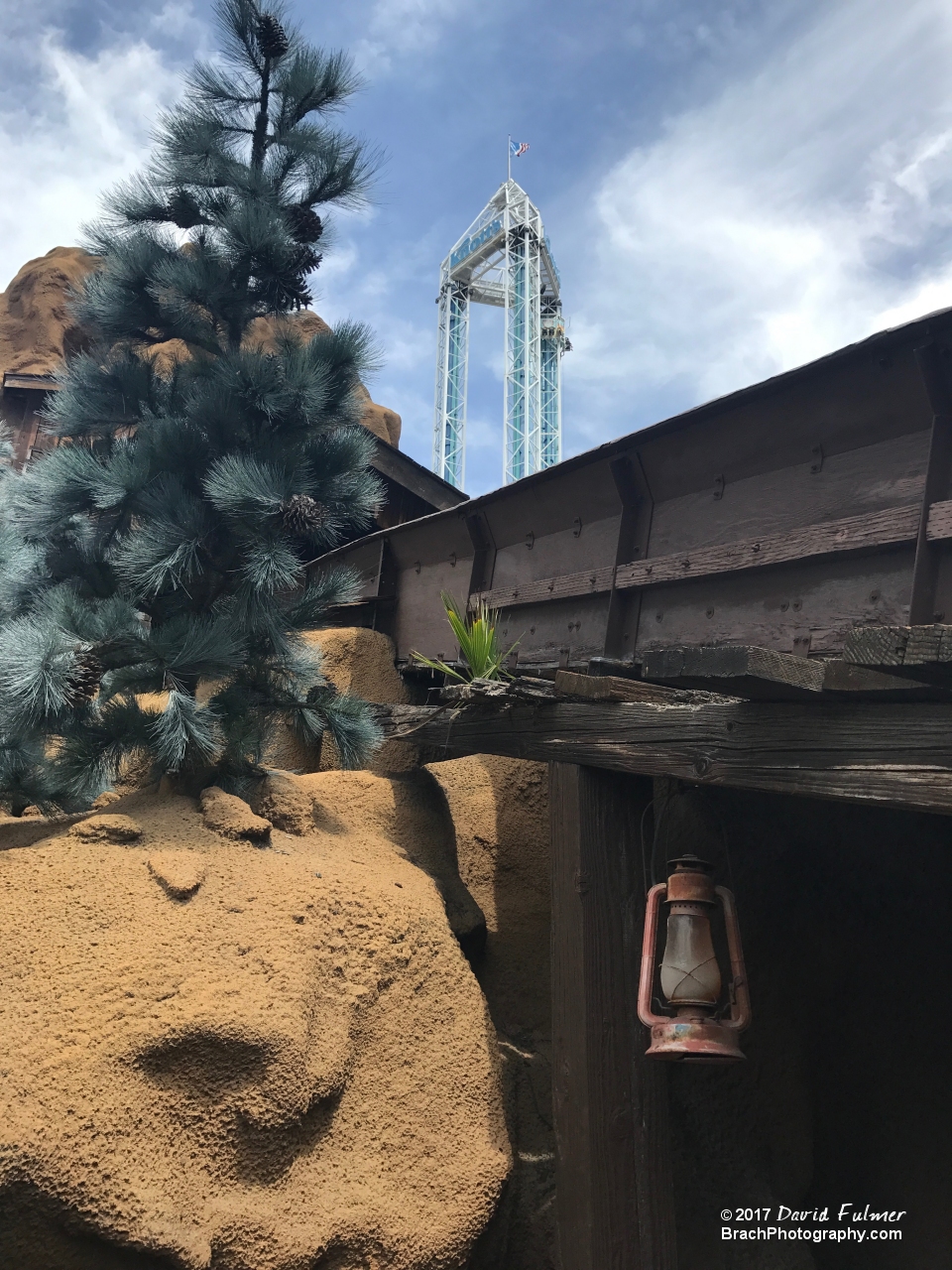 Supreme Scream seen behind th elift hill of the Timber Mountain Log Ride.