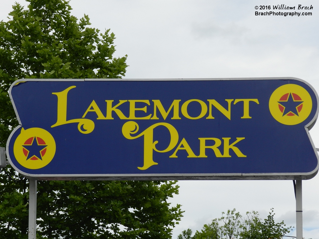 Sign seen on the Tilt-A-Whirl ride.