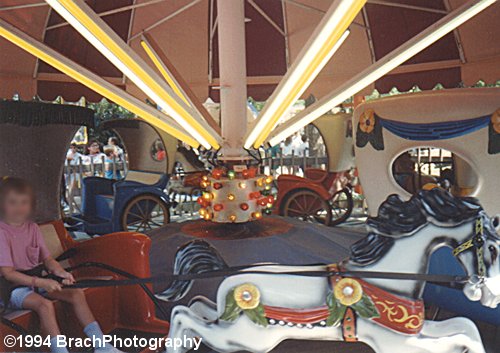 One of several Kiddie Rides in the Lakeside Area.