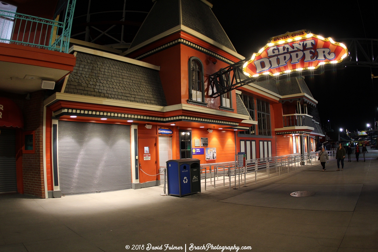 Entrance and queue for the Giant Dipper.