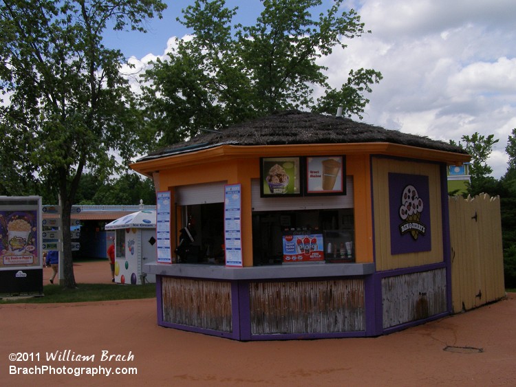 After a day of soaking up the sunrays and cooling down in the water, cool down with an ice cold, creamy ice cream treat!