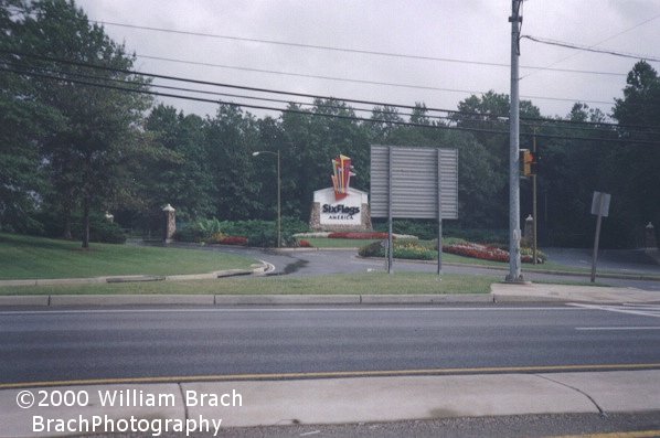 Entrance sign to Six Flags America.