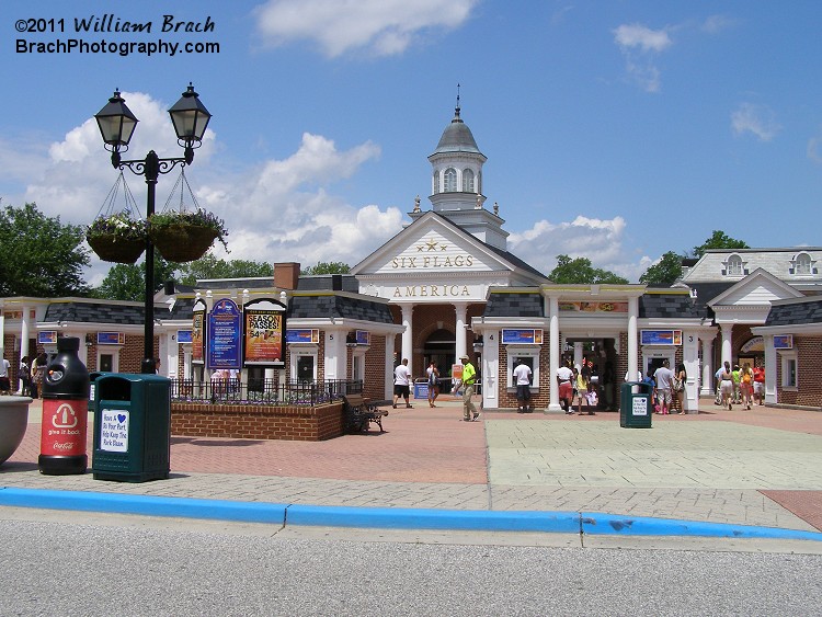 Main entrance to Six Flags America.