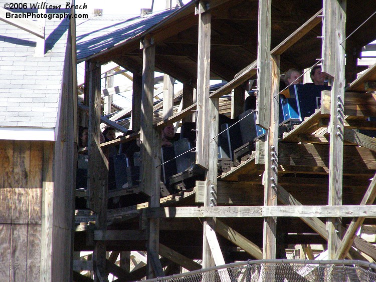 Roar does indeed feature a tunnel on part of the coaster.  It's not a compltely enclosed tunnel, just a roof over your head.