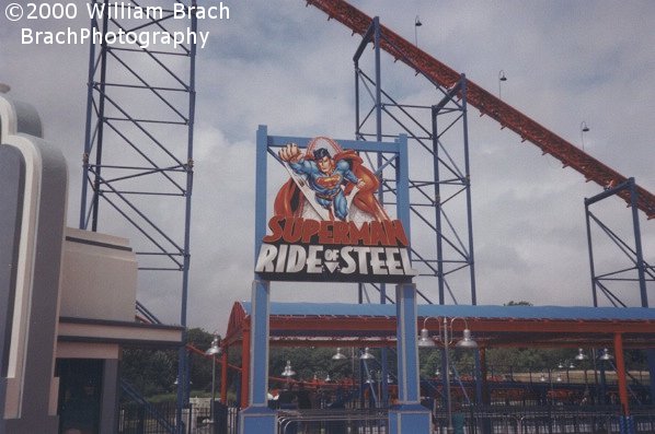 Entrance to Superman: Ride of Steel.