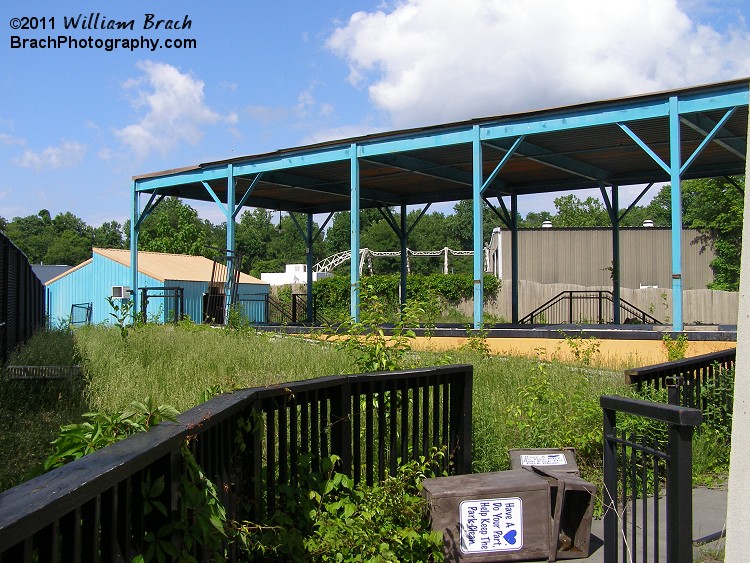 Two-Face: The Flip Side was removed after the 2007 season.  The park did not remove the station which is seen here.  Appears that it is just crumbling and neglected.