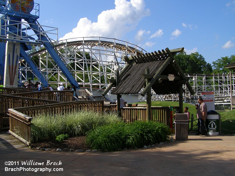 Entrance and queue for Falling Star.