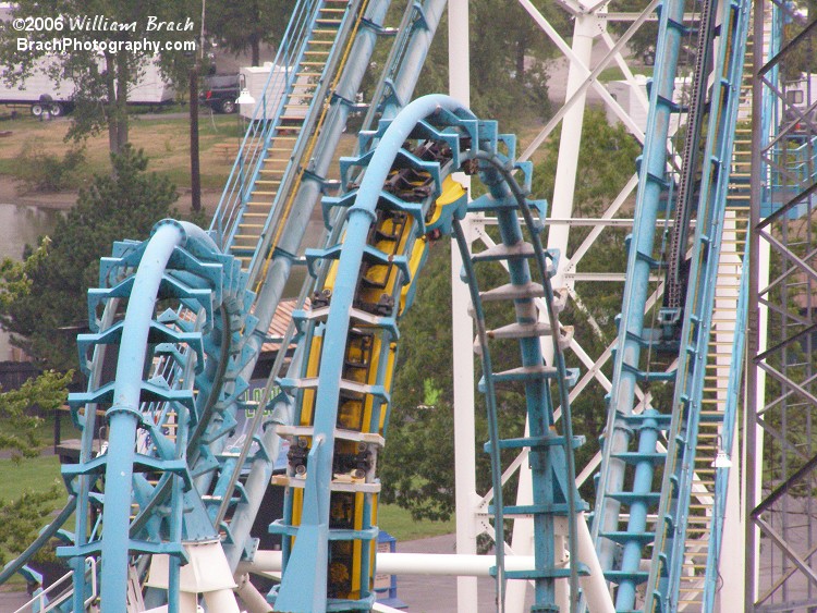 Boomerang: Coast to Coaster in the vertical loop.