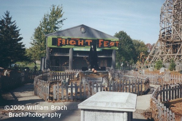 Looks like the staff at Six Flags ran out of space with that banner.  #fail