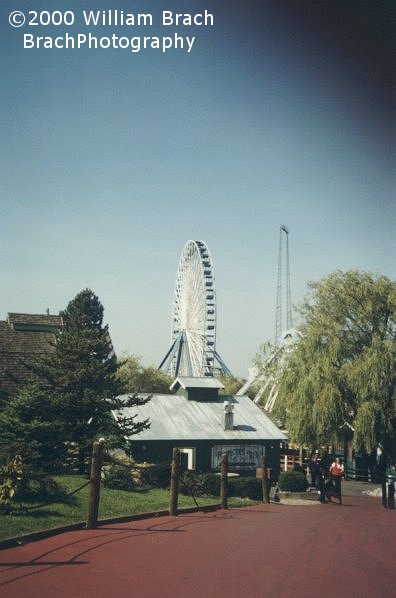 Looking towards the Giant Wheel from the entrance to the Batman Stunt Show building.