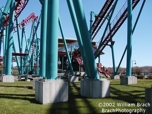 Looking at the station of Mind Eraser from the queue line.