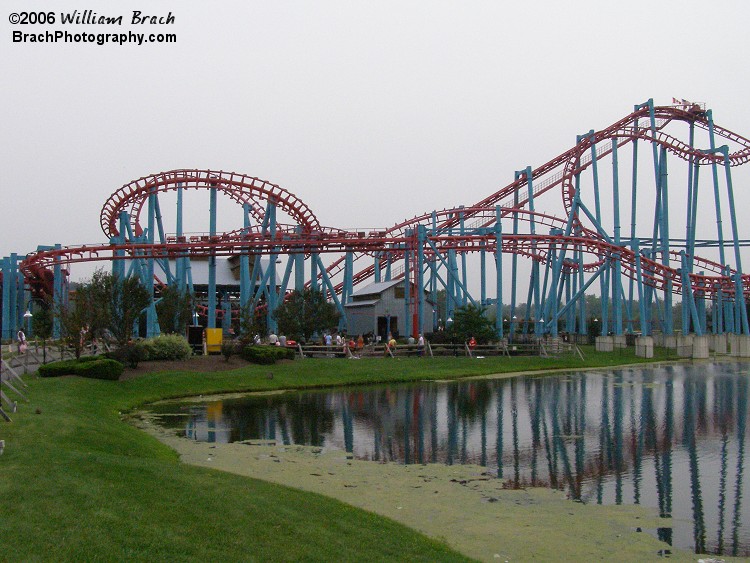 The Mind Eraser is a standard Suspended Looping Coaster (SLC) from Vekoma.