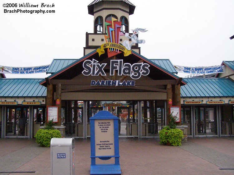 Entrance to Six Flags Darien Lake.