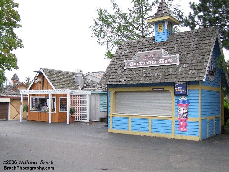 This was a typical scene at Six Flags Darien Lake around Labor Day 2006.  Lots of shops were closed for the season.