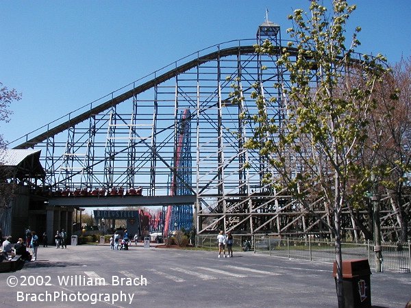 Predator's lift hill.