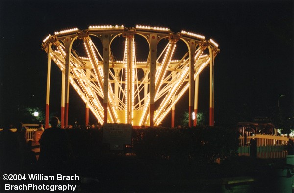 Aside from the blue lights, this ride alternated colors.  The white lights were replaced after the 2004 season.