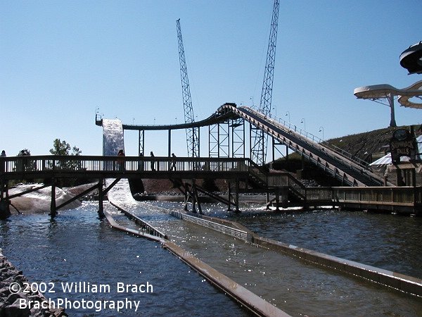 People rushing to the splash zone on the footbridge.