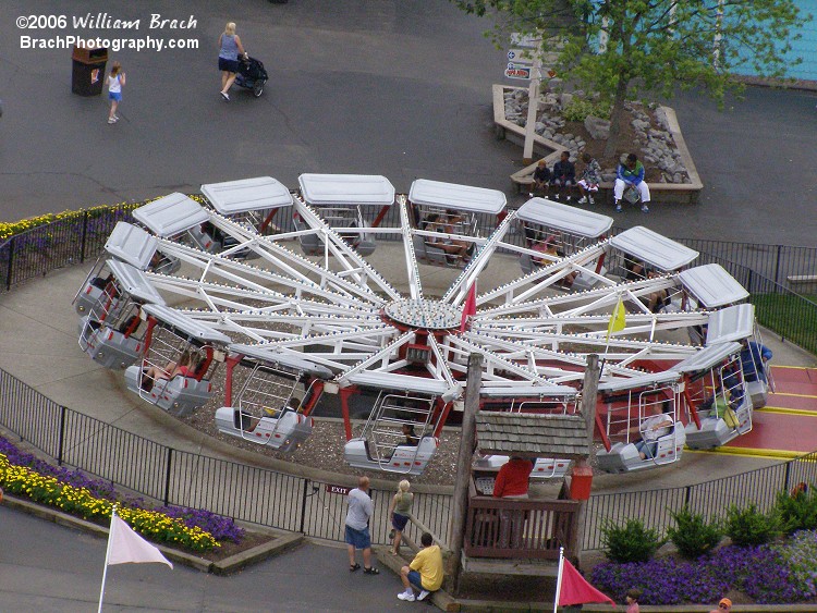 The Silver Bullet is the park's Enterprise ride.  It is currently the only Enterprise left in operation from Heintz Fahtze.