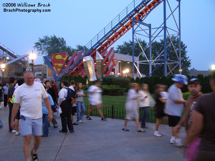 Area surrounding Superman: Ride of Steel at dusk.